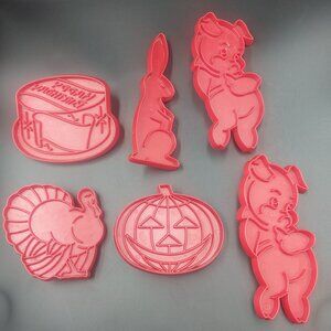 6 Vintage Red Plastic Tupperware Cookie Cutters Turkey Pig Pumpkin Rabbit Cake